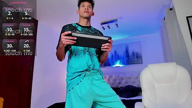 Snapshot of KamiSuarez chatting on 02-24-26, 06:31 KamiSuarez online show from 02-24-26, 06:31