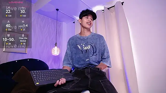 Snapshot of KamiSuarez chatting on 02-10-26, 06:40 KamiSuarez online show from 02-10-26, 06:40