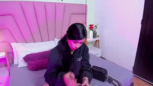 Snapshot of Kim_Luna1 chatting on 02-14-26, 03:12 Kim Luna1 online show from 02-14-26, 03:12