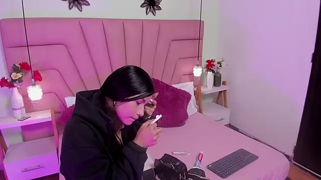 Snapshot of Kim_Luna1 chatting on 02-15-26, 03:18 Kim Luna1 online show from 02-15-26, 03:18