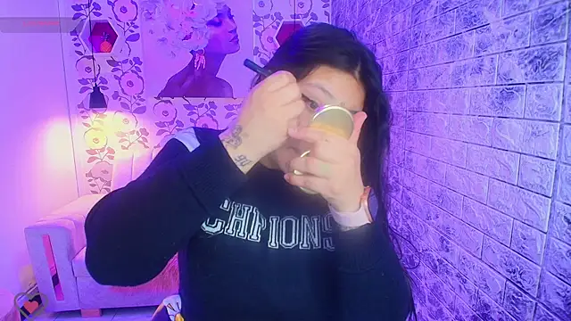 emmaa garciia online show from 11-20-25, 03:29