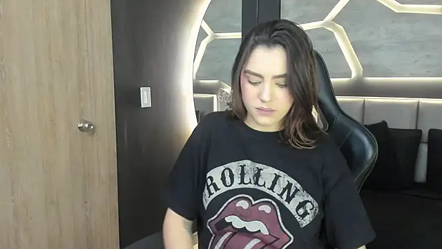 DakotaRussell  online show from 01-13-26, 01:04