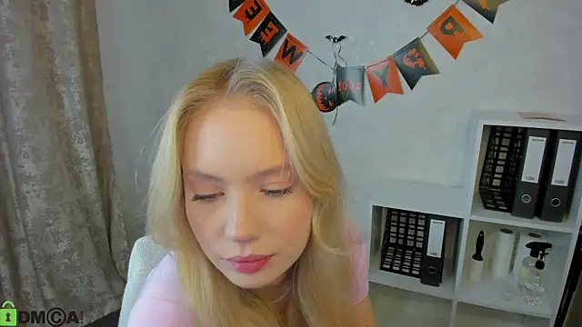 Melanie Ryer online show from 10-29-25, 01:26