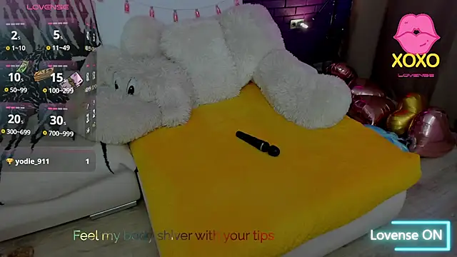 Snapshot of GlowMimi chatting on 05-28-26, 04:24 GlowMimi online show from 05-28-26, 04:24