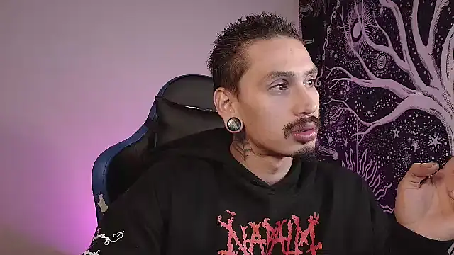 Snapshot of mateos6_6 chatting on 11-26-25, 02:44 mateos6 6 online show from 11-26-25, 02:44