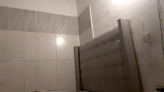 Snapshot of Hairy_ptt chatting on 11-19-25, 01:44 Hairy ptt online show from 11-19-25, 01:44