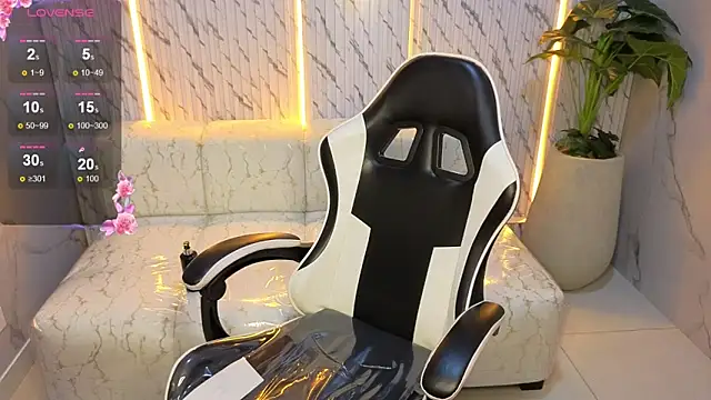 Snapshot of Nikka_Tx chatting on 11-21-25, 03:11 Nikka Tx online show from 11-21-25, 03:11