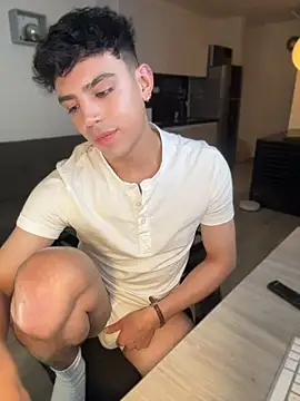 aronnhidden online show from 06-25-26, 05:12