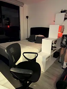 aronnhidden online show from 07-09-26, 04:24