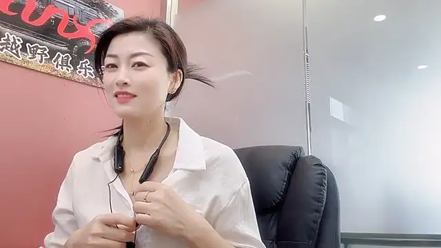 Snapshot of Maneki-neku chatting on 11-02-25, 03:22 Maneki-neku online show from 11-02-25, 03:22