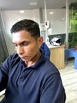 Snapshot of 97santiagoo chatting on 10-29-25, 01:43 97santiagoo online show from 10-29-25, 01:43