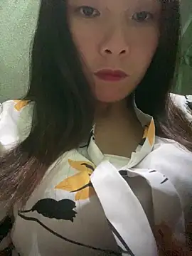 Snapshot of Elysia-007 chatting on 02-04-26, 02:01 Elysia-007 online show from 02-04-26, 02:01