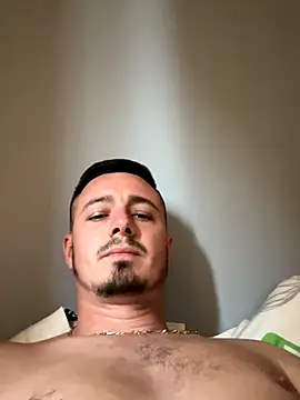 Snapshot of grosculsexy22 chatting on 10-31-25, 02:57 grosculsexy22 online show from 10-31-25, 02:57