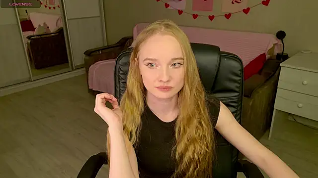 Shawty Mia online show from 11-30-25, 07:03