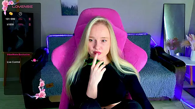 Snapshot of Shawty_Mia chatting on 05-04-26, 02:42 Shawty Mia online show from 05-04-26, 02:42