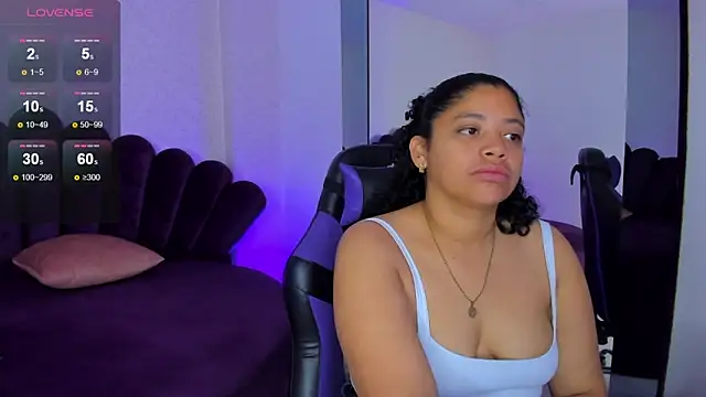 Snapshot of Siara_24 chatting on 10-30-25, 02:04 Siara 24 online show from 10-30-25, 02:04