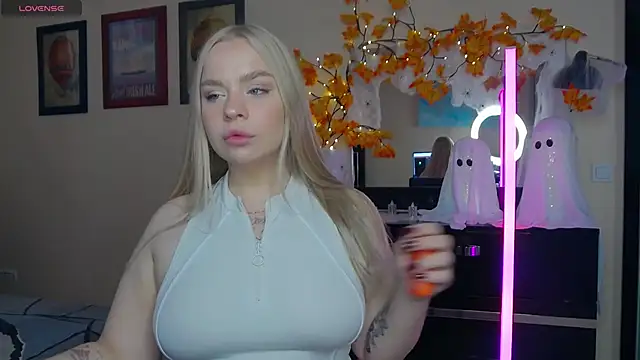 LisaCandy1 online show from 10-30-25, 07:50