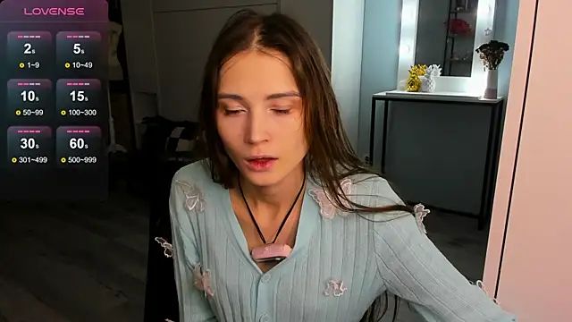 Hana Flo  online show from 12-18-25, 02:10