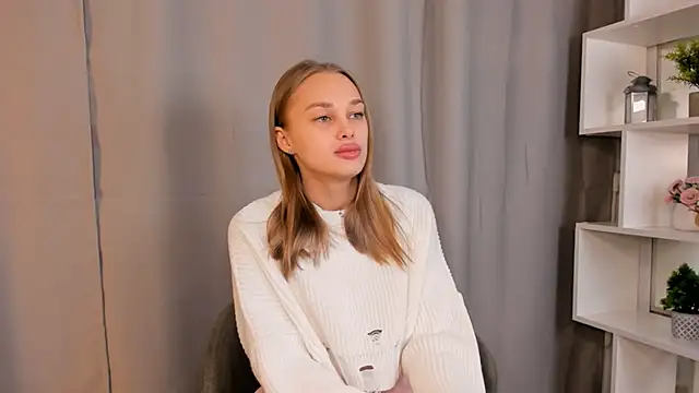 Snapshot of SlyviaCrapo chatting on 10-29-25, 01:32 SlyviaCrapo online show from 10-29-25, 01:32