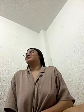 Tharafresneda  online show from 11-18-25, 03:54