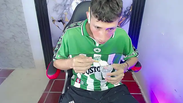 The latin boy online show from 11-26-25, 06:19