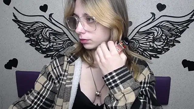 TracyLll online show from 02-12-26, 09:31