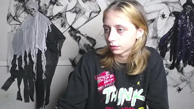 TracyLll online show from 11-08-25, 07:45