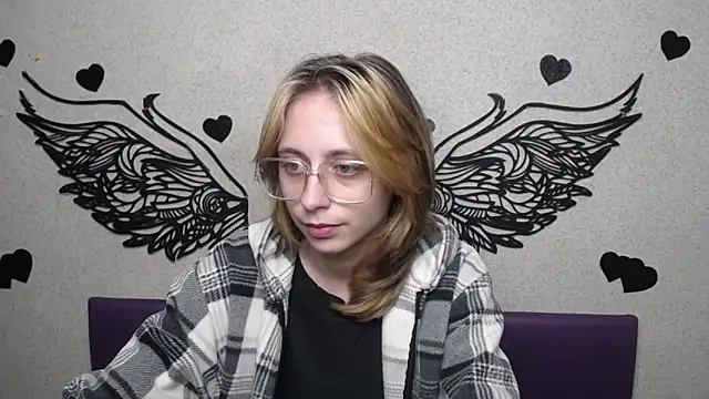 TracyLll online show from 11-20-25, 01:12