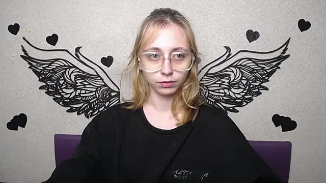 TracyLll online show from 11-30-25, 11:55