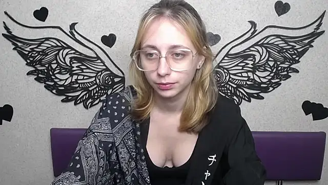 TracyLll online show from 12-05-25, 06:23