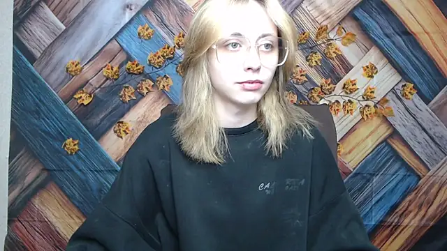 TracyLll online show from 11-27-25, 01:00