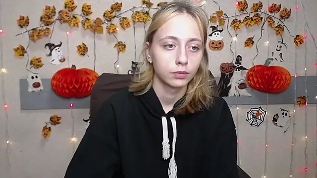 TracyLll online show from 11-04-25, 01:37