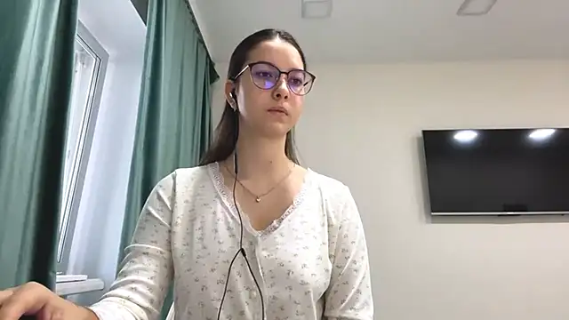 Snapshot of Allisgree chatting on 10-29-25, 06:01 Allisgree online show from 10-29-25, 06:01