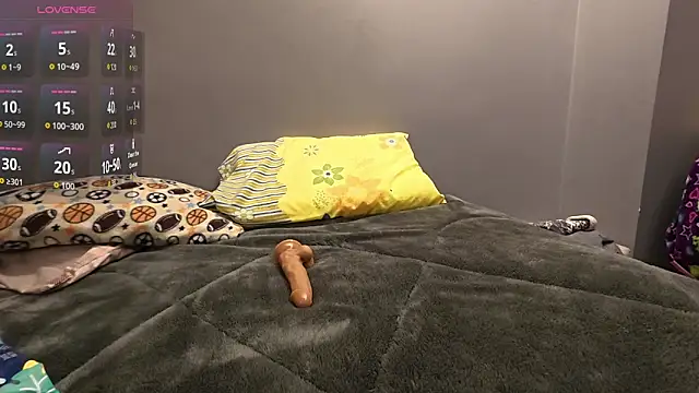 Snapshot of RoomHot404 chatting on 03-01-26, 04:01 RoomHot404 online show from 03-01-26, 04:01