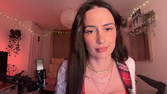 SpicyLunaaa online show from 06-04-26, 01:38