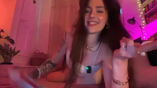 SpicyLunaaa online show from 05-09-26, 01:25