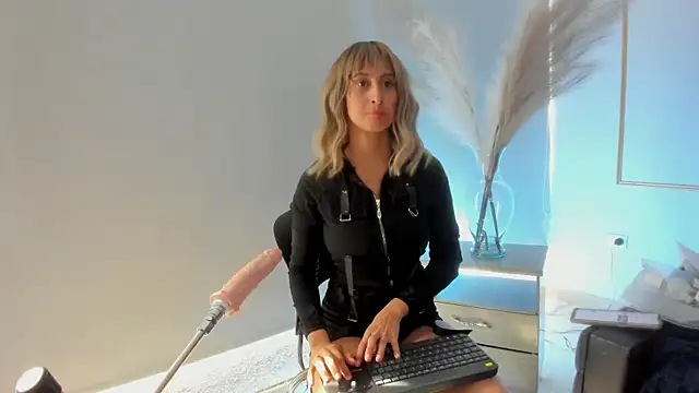 Julietta01 online show from 12-20-25, 08:12