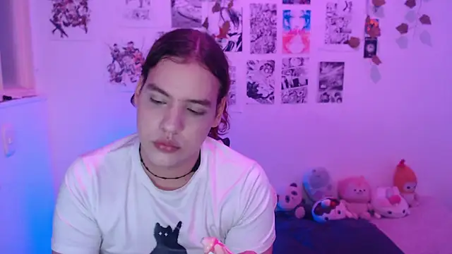 Snapshot of reiko_doll chatting on 10-31-25, 01:24 reiko doll online show from 10-31-25, 01:24