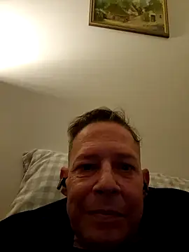 Snapshot of English1976 chatting on 10-28-25, 06:51 English1976 online show from 10-28-25, 06:51