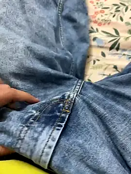 Snapshot of SentScruples chatting on 10-30-25, 07:11 SentScruples online show from 10-30-25, 07:11