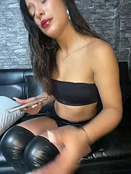 Snapshot of Dayana_firee chatting on 10-31-25, 11:18 Dayana firee online show from 10-31-25, 11:18