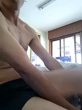 Snapshot of Casal2011 chatting on 10-28-25, 07:35 Casal2011 online show from 10-28-25, 07:35