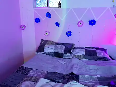 Aprilsweet2005 online show from 04-13-26, 01:48