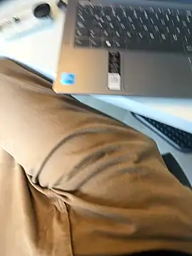 Snapshot of LeoBlaze13 chatting on 10-28-25, 08:19 LeoBlaze13 online show from 10-28-25, 08:19