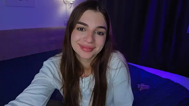Snapshot of LauraHansil chatting on 06-14-26, 02:24 LauraHansil online show from 06-14-26, 02:24