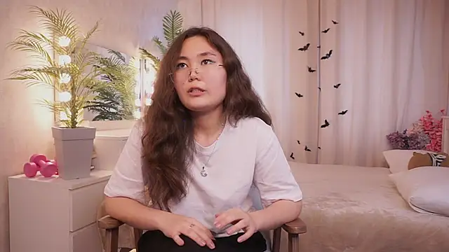 Snapshot of LeanoraBierod chatting on 10-29-25, 10:25 LeanoraBierod online show from 10-29-25, 10:25