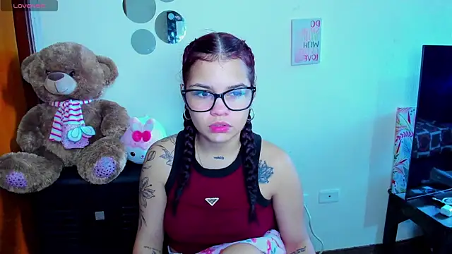 Emma boo online show from 04-12-26, 04:21