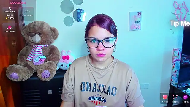 Emma boo online show from 03-27-26, 04:19