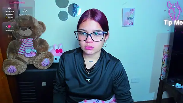 Emma boo online show from 03-28-26, 04:52