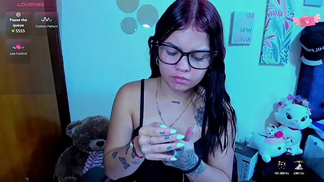 Emma boo online show from 11-08-25, 01:58